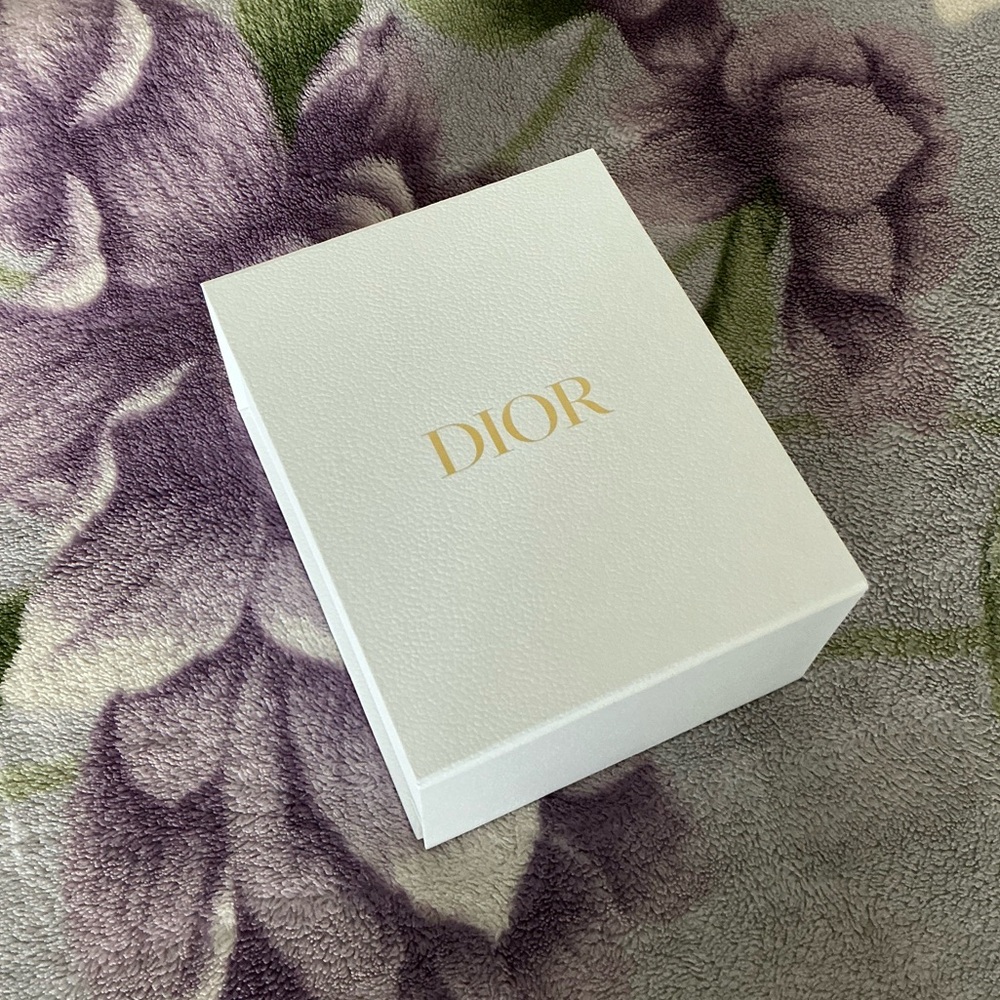 Dior Textured Gift Box - Picture 1 of 12